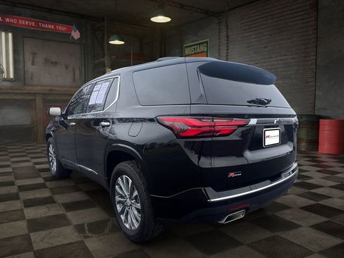 Certified 2023 Chevrolet Traverse Premier FWD image 5