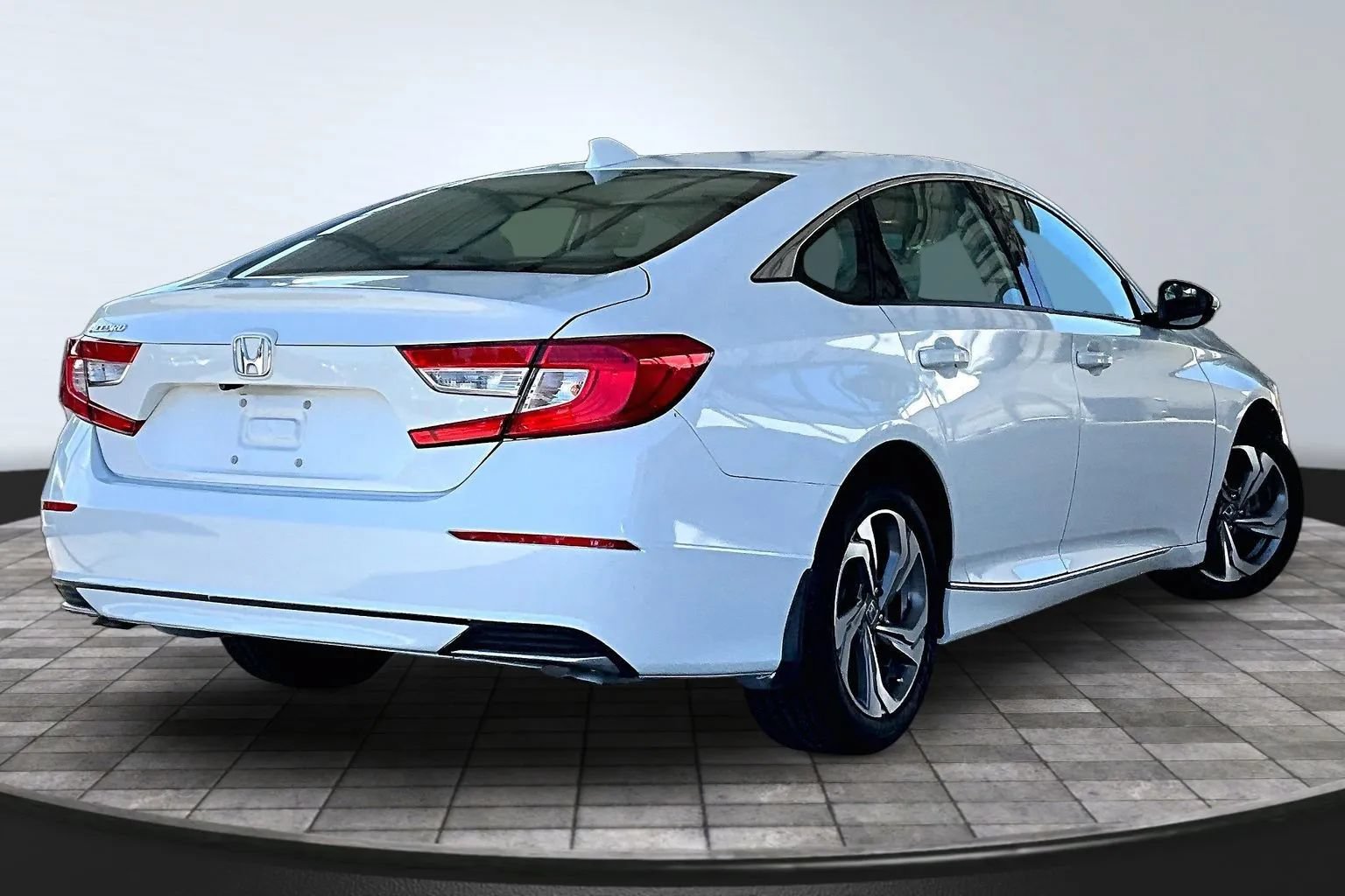 Used 2018 Honda Accord EX-L image 6