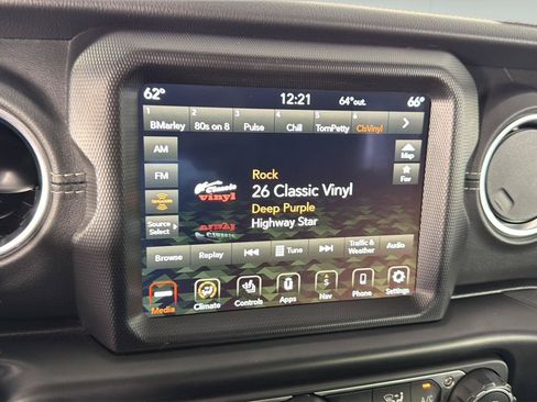 Used 2022 Jeep Wrangler Unlimited Sahara w/ Cold Weather Group AWD/4WD image 29