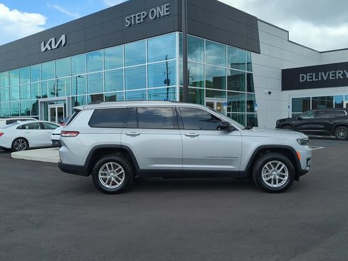Used 2022 Jeep Grand Cherokee L Laredo w/ Luxury Tech Group I RWD image 8
