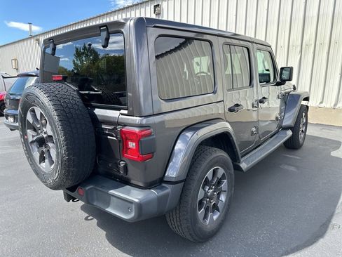 Used 2018 Jeep Wrangler Unlimited Sahara image 5