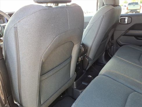 Used 2025 Jeep Wrangler Unlimited Sahara AWD/4WD image 15