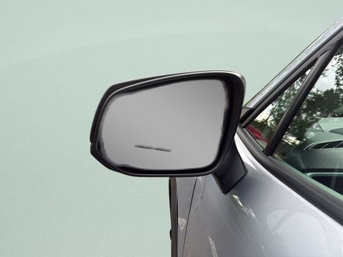 Used 2025 Toyota Corolla Cross L FWD image 26