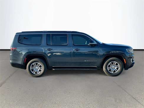 Used 2023 Jeep Wagoneer 4WD image 8