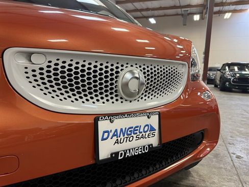 Used 2016 smart fortwo passion RWD image 12