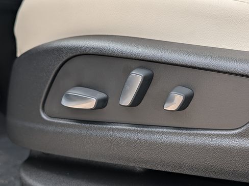 Used 2026 Cadillac XT5 Sportv w/ LPO, Floor Liner Package AWD/4WD image 18