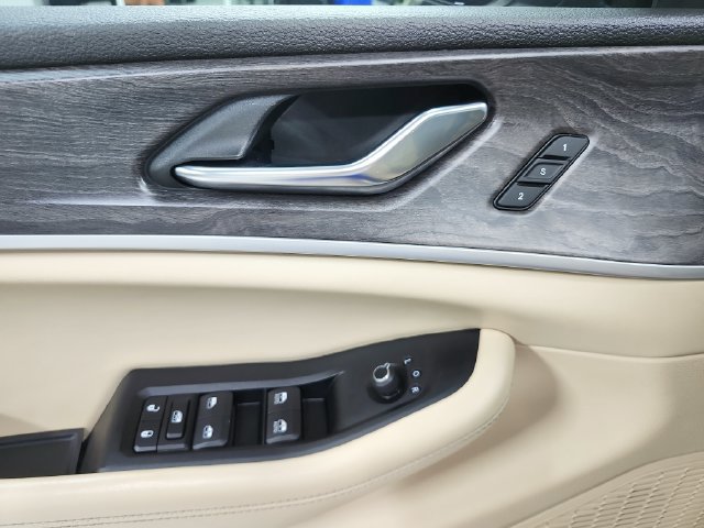 Used 2024 Jeep Grand Cherokee Limited AWD/4WD image 34