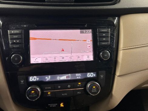 Used 2019 Nissan Rogue SV w/ Premium Package image 15