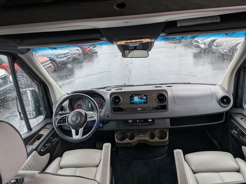 Used 2022 Mercedes-Benz Sprinter 144 Cargo image 14