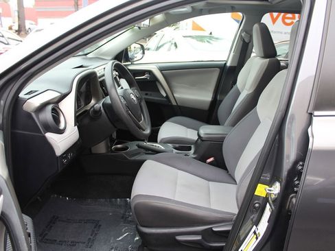 Used 2014 Toyota RAV4 XLE image 20