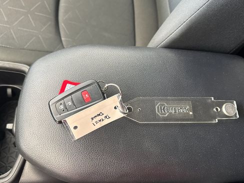 Used 2025 Toyota RAV4 XLE AWD/4WD image 9