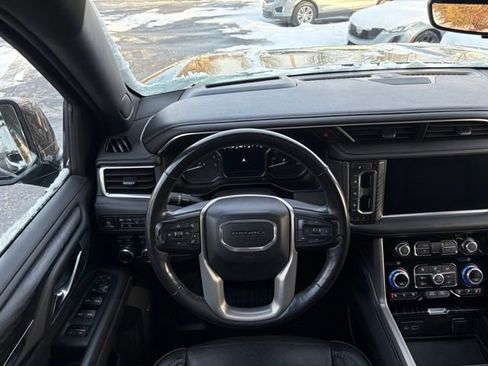 Used 2021 GMC Yukon XL Denali w/ Denali Premium Package image 23
