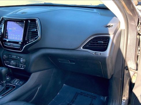 Used 2019 Jeep Cherokee Limited image 16