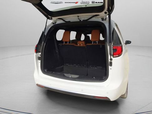 New 2026 Chrysler Pacifica Pinnacle image 26