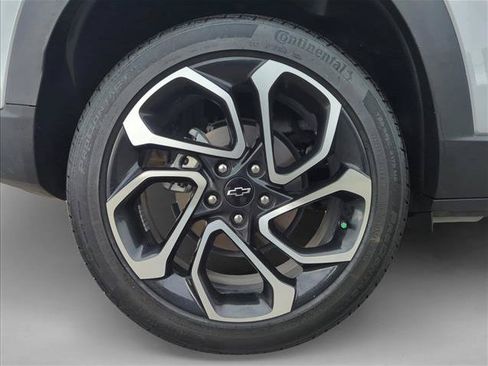 Used 2025 Chevrolet Trax RS w/ Driver Confidence Package FWD image 19