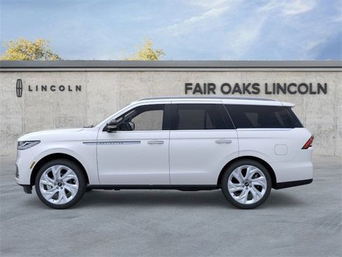 New 2025 Lincoln Navigator Reserve image 3