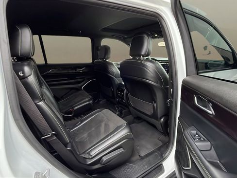 Used 2022 Jeep Grand Cherokee L Laredo image 15