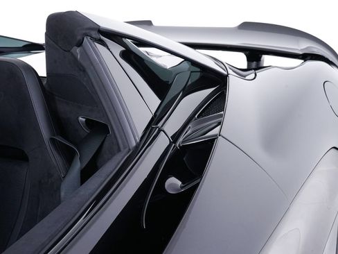 Used 2026 McLaren 750S Spider RWD image 18