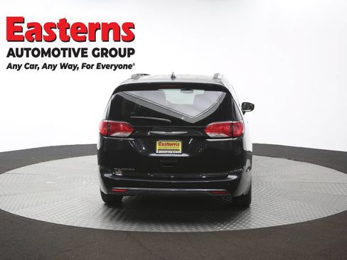 Used 2019 Chrysler Pacifica Touring-L FWD image 36