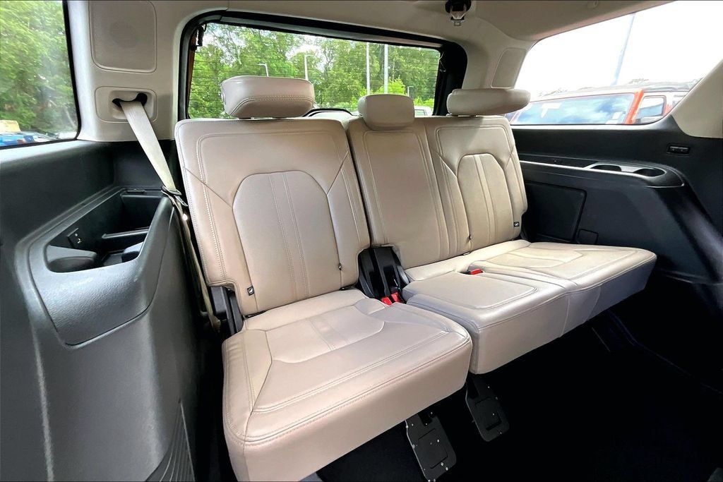 Used 2024 Ford Expedition Limited AWD/4WD image 23
