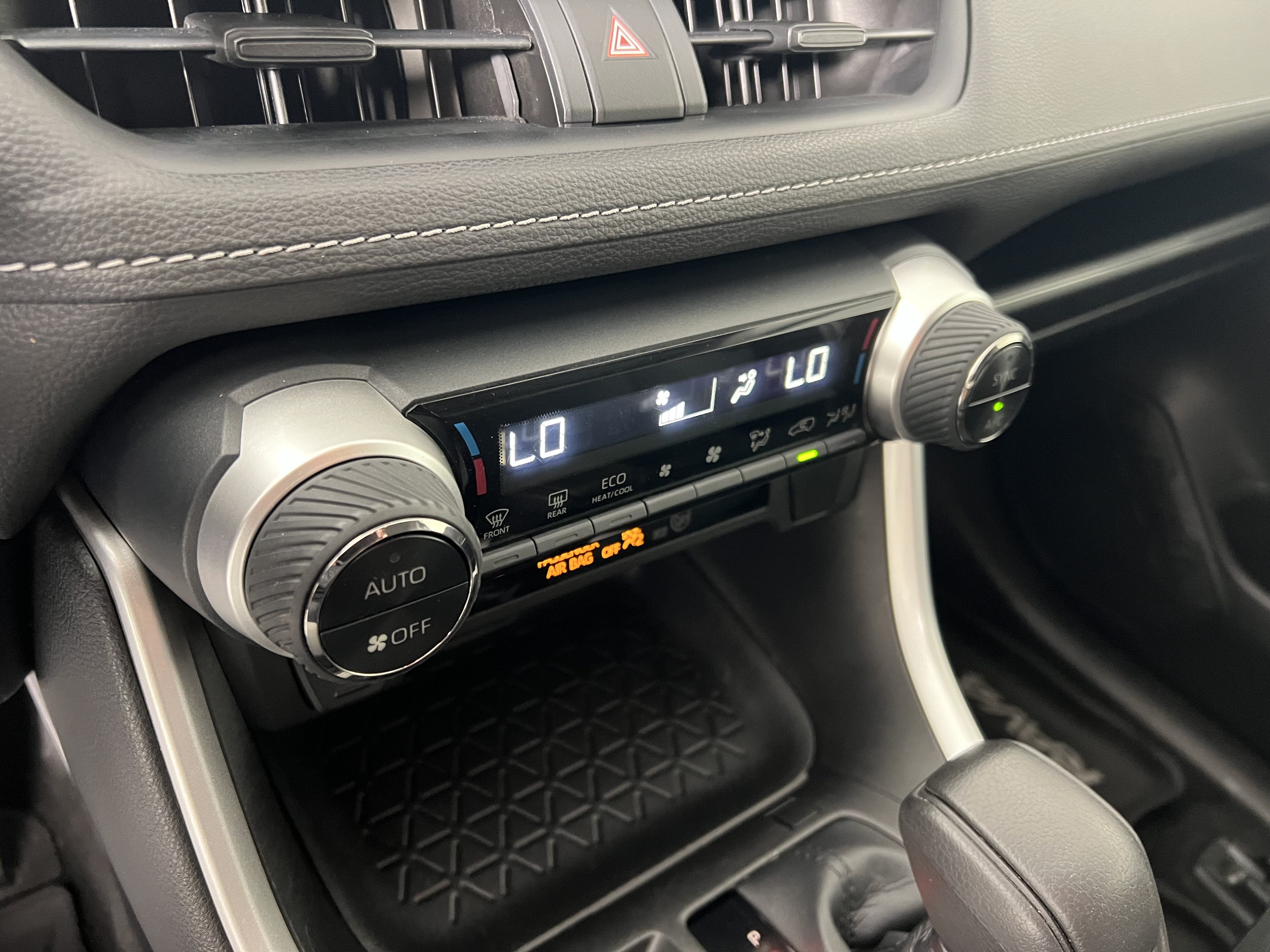 Used 2021 Toyota RAV4 LE AWD/4WD image 30