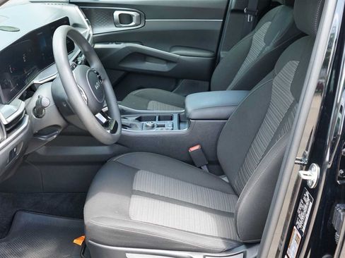 Certified 2024 Kia Sorento LX FWD image 9