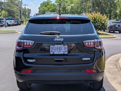 Used 2019 Jeep Compass Latitude w/ Popular Equipment Group FWD image 5