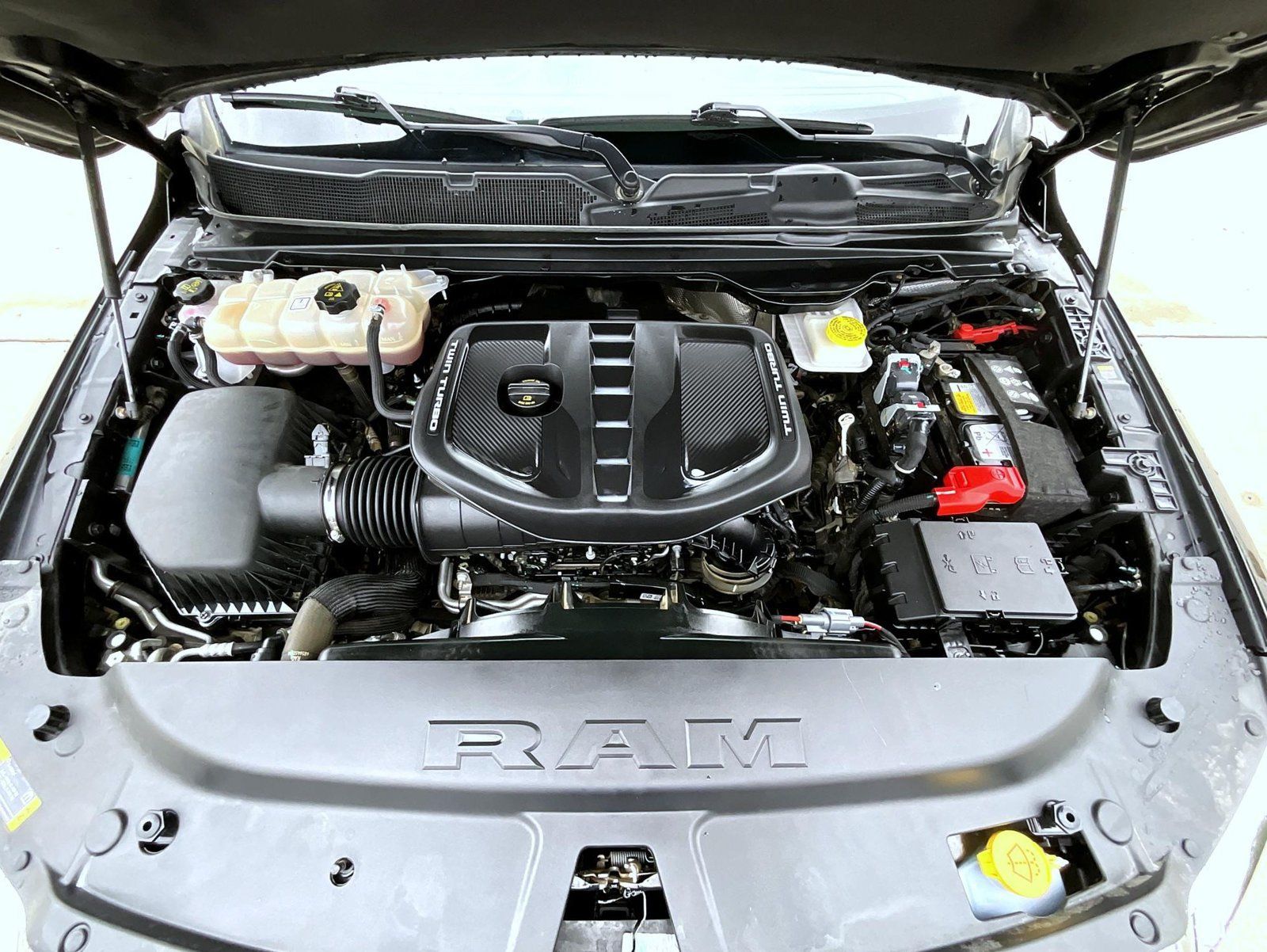 Used 2025 RAM 1500 Limited AWD/4WD image 29