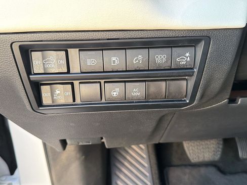 Used 2023 Toyota Tundra Capstone AWD/4WD image 20