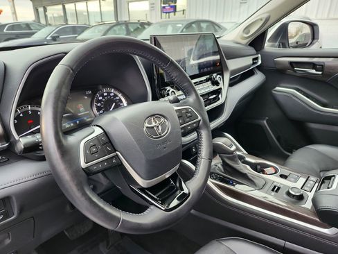 Used 2022 Toyota Highlander Limited image 7