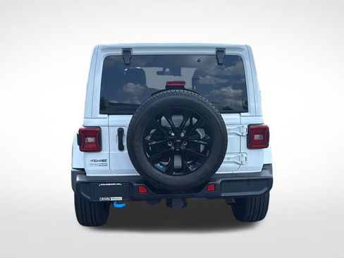 Used 2022 Jeep Wrangler Unlimited Sahara AWD/4WD image 6