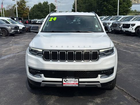 Used 2024 Jeep Wagoneer L Series II w/ Flexible Seating Group AWD/4WD image 2