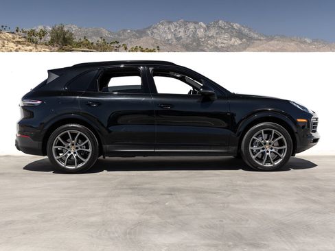 Certified 2023 Porsche Cayenne Platinum Edition AWD/4WD image 8