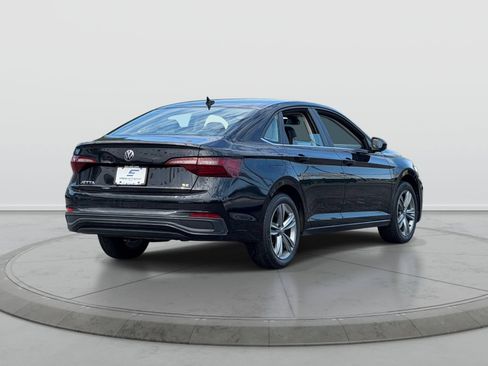 Used 2024 Volkswagen Jetta SE FWD image 7