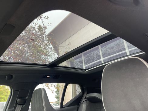 Used 2023 Volvo XC40 Recharge Ultimate w/ Protection Package Premier image 10