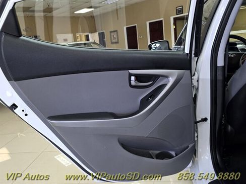 Used 2016 Hyundai Elantra SE FWD image 13