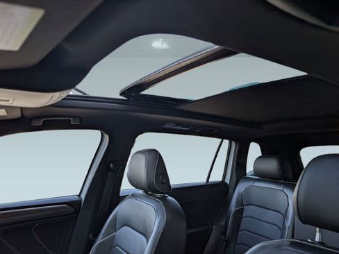 Used 2022 Volkswagen Tiguan SEL R-Line image 16