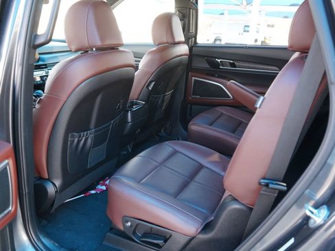 Used 2024 Kia Telluride EX w/ EX Captain's Chair Package image 27