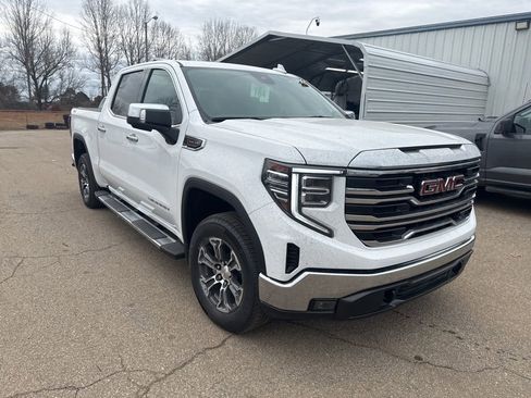 Used 2025 GMC Sierra 1500 SLT w/ SLT Convenience Package image 4