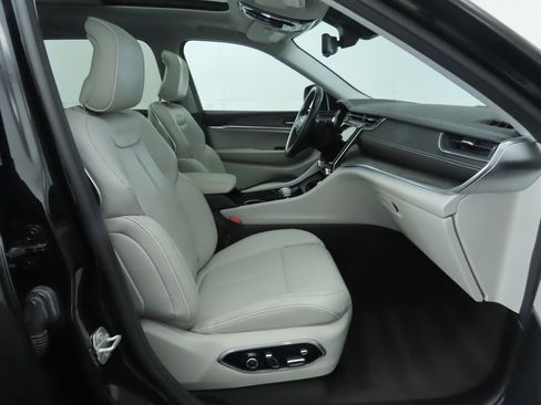 Used 2021 Jeep Grand Cherokee L Overland w/ Luxury Tech Group IV image 21