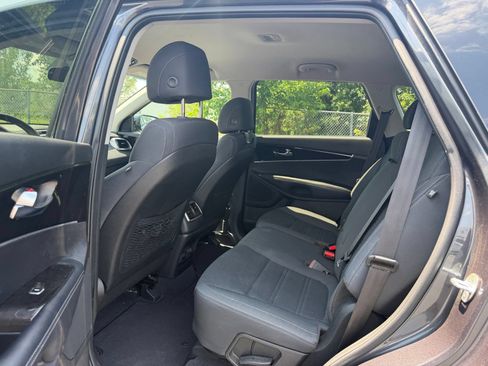 Used 2017 Kia Sorento FWD image 10