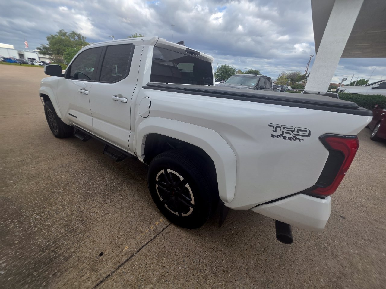 Used 2024 Toyota Tacoma TRD Sport AWD/4WD image 7