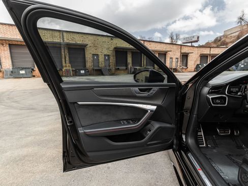 Used 2021 Audi RS 6 w/ Executive Package AWD/4WD image 22