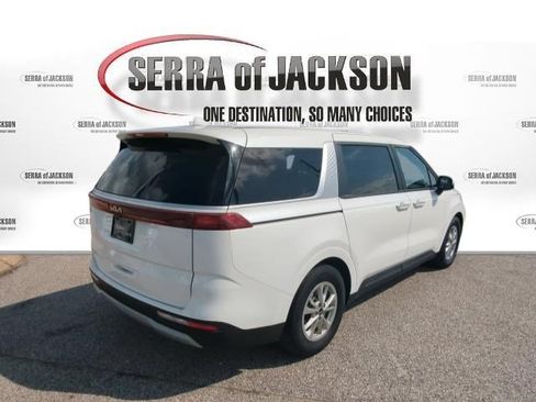 Certified 2024 Kia Carnival LX FWD image 8
