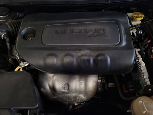 Used 2020 Jeep Cherokee Limited FWD image 30