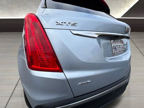 Used 2017 Cadillac XT5 Luxury w/ Driver Awareness Package AWD/4WD image 57
