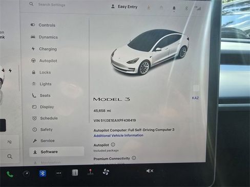 Used 2023 Tesla Model 3 Standard Range image 2