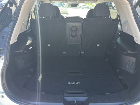 Used 2019 Nissan Rogue SV AWD/4WD image 18