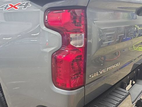 Used 2025 Chevrolet Silverado 1500 LT AWD/4WD image 37