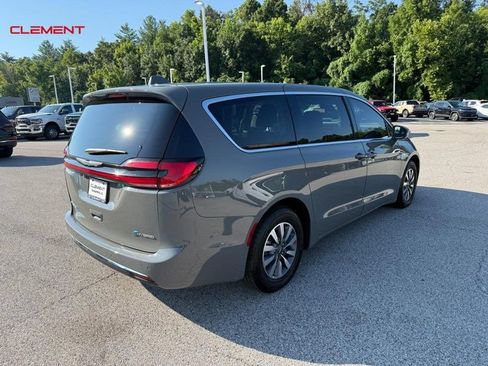 Used 2022 Chrysler Pacifica Touring-L FWD image 8